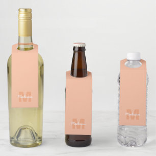 Kühle Pastell-Pfirsichfarbe mit individuellem Mono Flaschenanhänger