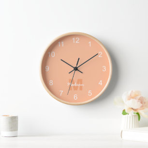 Kühle Pastell-Pfirsichfarbe mit individuellem Mono Uhr