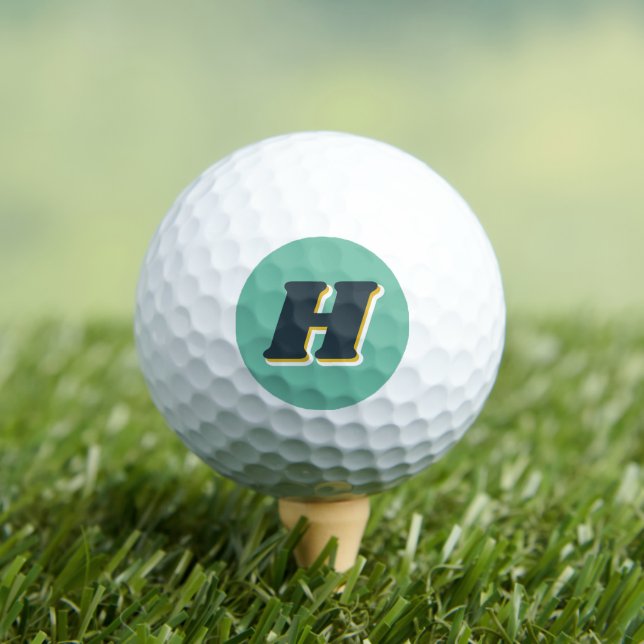 Kühle Retro-Typografie Monogramm Initial | Grün Golfball (Insitu T-Shirt)
