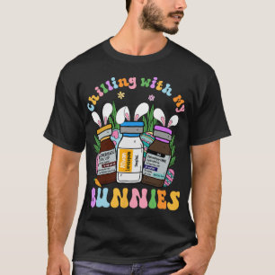 Kühlung mit meinen Bunnies Icu B52 Med Surg Nurse  T-Shirt