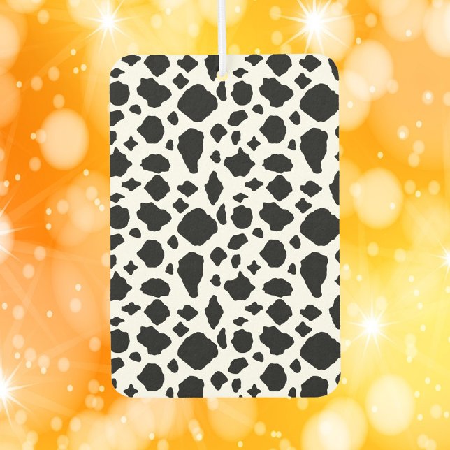 Kuhmuster Schwarz und Weiß Autolufterfrischer (An air freshener with a black and white cow pattern.)