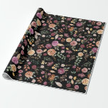kühne Blume Boho Botanischer Garten Geschenkpapier<br><div class="desc">Dieses einzigartige Design zeichnet sich durch ein wunderschönes Blumenmuster im Wasser aus, das in rustikalem violett, bordeauxrot, pfirsichfarben und rot gehalten ist. Das Set ist mit einem moodisch-schwarzen Hintergrund verziert</div>