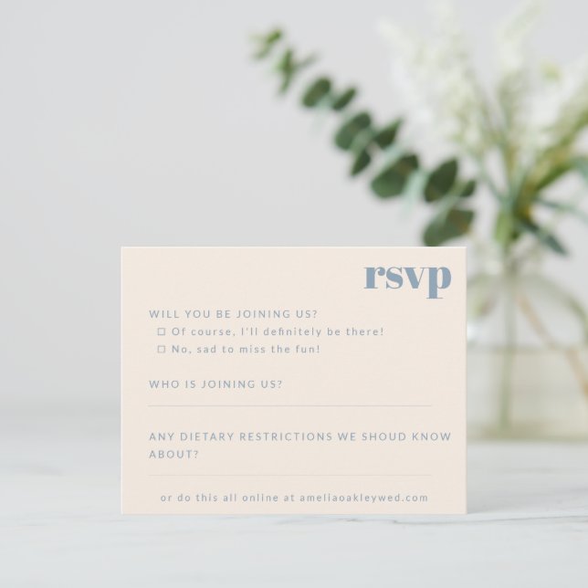 Kühne Minimalistische Dusty Blue Retro Custom Wedd RSVP Karte (Stehend Vorderseite)