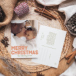 kühne moderne frohe Jahr in Überprüfung Vertikal 3 Feiertagspostkarte<br><div class="desc">Senden Sie herzliche Wünsche in dieser Urlaubssaison mit diesem einzigartigen und niedlichen, modernen, fröhlichen Korallenjahr in Rezension vertikale 3 Foto Ferien Postkarte. Das schlichte und minimalistisch gestaltete Design ist in hellrosa, pastellfarbenen Korallen, Salbei, Rot und Pfirsichfarben inspiriert. Dieses Design feiert den festlichen Geist des Dezember und bringt jedem Anlass eine...</div>