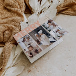 Kühne moderne Koralle froh falten fünf Foto Feiertagskarte<br><div class="desc">Schick herzliche Wünsche in dieser Urlaubssaison mit dieser niedlichen, feinen, modernen Koralle, geklappt 5 Foto Urlaubskarte. Das schlichte und minimalistisch gestaltete Design ist in hellrosa, pastellfarbenen Korallen, Salbei, Rot und Pfirsichfarben inspiriert. Dieses Design feiert den festlichen Geist des Dezember und bringt jedem Anlass eine fröhliche und lustige Touch. Die leuchtend...</div>