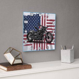 kühne Motorräder vor dem Hintergrund der amerikani Quadratische Wanduhr