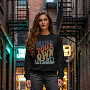 Kümmere dich um deinen eigenen Uterus Feministin Sweatshirt