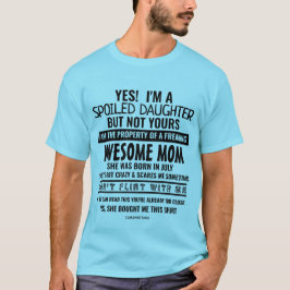 Kundengebundene verdorbene Tochter geboren in der T-Shirt