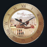 Kundengerechte Hochzeitstag-Bronze-Fotografie Große Wanduhr<br><div class="desc">Ein einfaches, elegante Uhr in der Bronze und Kupfertöne, mit römischen Ziffern. Der Rahmen, der als Teil der Uhr arbeitet, ist auch ein Rahmen für Ihre Lieblingshochzeitsphotographie. Behalten Sie das Beispielbild eines Paares, das auf einer Bank sitzt, die eine Reihe der schönen Häuser, gegenüberstellt oder ersetzen Sie es durch Ihr...</div>