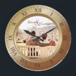 Kundengerechte Hochzeitstag-Bronze-Fotografie Große Wanduhr<br><div class="desc">Ein einfaches, elegante Uhr in der Bronze und Kupfertöne, mit römischen Ziffern. Der Rahmen, der als Teil der Uhr arbeitet, ist auch ein Rahmen für Ihre Lieblingshochzeitsphotographie. Behalten Sie das Beispielbild eines Paares, das auf einer Bank sitzt, die eine Reihe der schönen Häuser, gegenüberstellt oder ersetzen Sie es durch Ihr...</div>