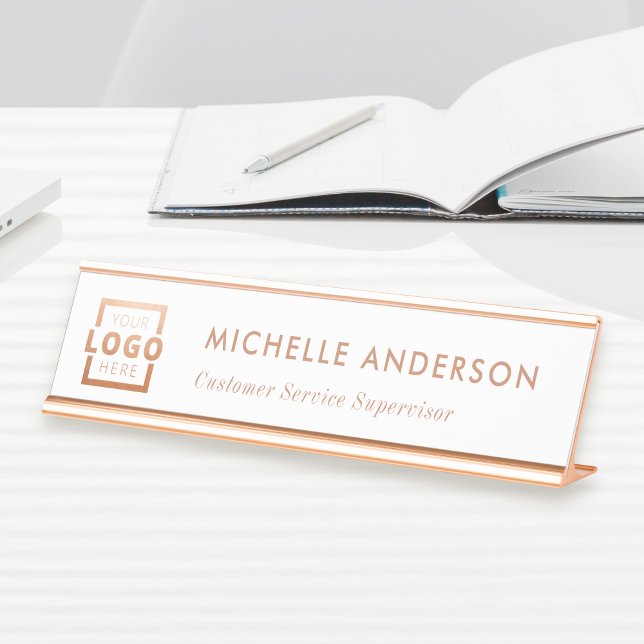 Kundenspezifische Firmenlogos Modern Boss Rose Gol Schreibtischnamensplakette (This name plate is perfect for your office, it has a rose gold design with your name and custom logo)