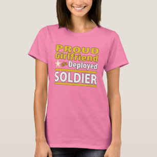 Kundenspezifische Freundin eines entfalteten T-Shirt