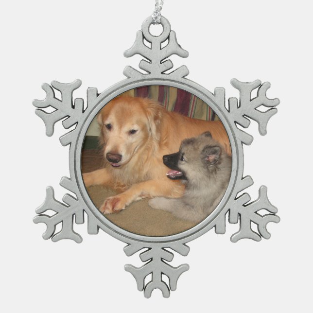 Kundenspezifische Schneeflockeverzierung 2 Schneeflocken Zinn-Ornament (Vorderseite)
