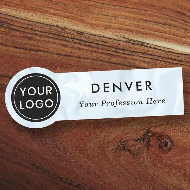 Kundenspezifischer Logomitarbeiter in blass graubl Namensschild (Von Creator hochgeladen)