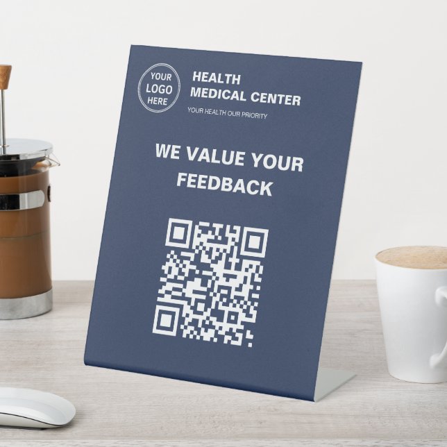 Kundenspezifischer QR-Code Medizinische Klinik Ges Sockelschild (In SItu)