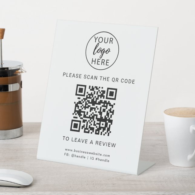 Kundenspezifisches Firmenlogo und QR-Code-Pedestze Sockelschild (In SItu)
