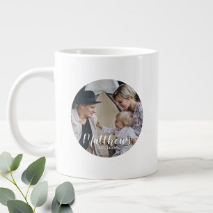 Kundenspezifisches Foto mit Familienname und fests Jumbo-Tasse