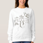 Künftige MRS. Bride-to-be-Diamond-Verlobung Sweatshirt<br><div class="desc">Das Design bietet eine originelle Marker-Abbildung eines funkelnd Diamant Verlobung Ringes, mit FUTURE MRS in einem lustigen grauen Schriftart. Ideal für Brautparty, Junggeselinnen-Abschied, Verlobungsfeier oder als Hochzeitsgeschenk für die zukünftige Braut! Dieses Bräunungsdesign ist auch auf anderen Produkten erhältlich. Sehen Sie nicht, wonach Sie suchen? Brauchen Sie Hilfe bei der Anpassung?...</div>
