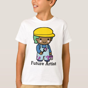Künftiger Künstlerjunge in Overalls und lila Maler T-Shirt