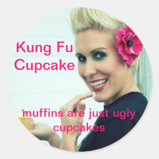Kung Fu Cupcake Runder Aufkleber