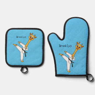 Kung Fu giraffe Cartoon Illustration Ofenhandschuh & Topflappen-Set