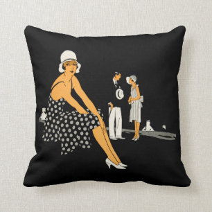 Kunst-Deko-Frau beschuht Polka-Punkt-Schwarzes Kissen