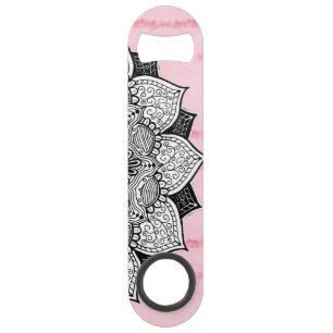 Künstlerische Boho Hand gezeichneter Mandala auf Speedflaschenöffner