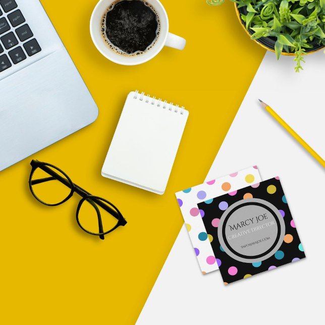 Künstlerische Schwarz-weiße moderne Visitenkarte (Polka dot business cards to leave an impression)