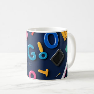 Kunstvoll auf einem dunklen Hintergrund angeordnet Kaffeetasse