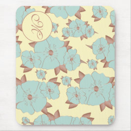 Kupfer Blassblüte Aquamarine Blüte auf Pastellgelb Mousepad