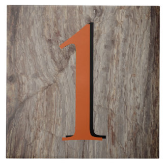 Kupfer Glow House Number Tile 1 auf grauem Stein Fliese