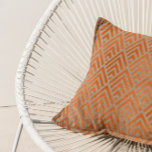 Kupfersilber Graue Art Deco Dreiecke Geometrie Lux Kissen<br><div class="desc">Zeitgenössische Luxus-Wohngestaltung mit innovativer und immer chic Sequin Damask FlorenzK Design</div>