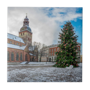 Kuppelplatz mit Weihnachtsbaum in Riga Fliese