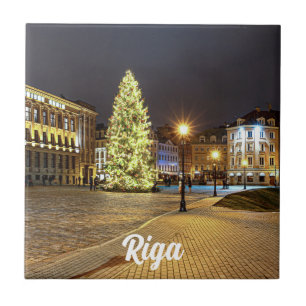 Kuppelplatz mit Weihnachtsbaum in Riga Fliese