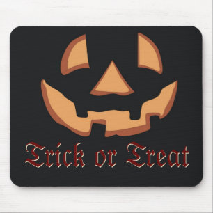 Kürbis für Halloween auf schwarzem Mauspad