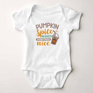 Kürbisgewürz macht alles schön baby strampler
