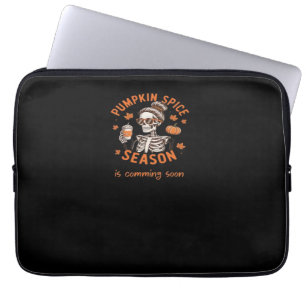 Kürbisgewürzsaison kommt bald Halloween Fal Laptopschutzhülle