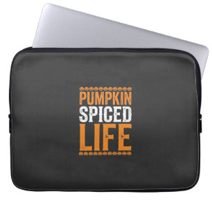 Kürbisgewürztes Leben Halloween-Typografie-Design_ Laptopschutzhülle