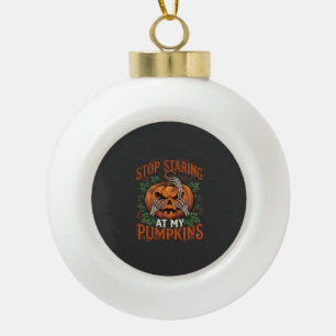 Kürbisse nicht anstarren Halloween Skeletthände_1 Keramik Kugel-Ornament