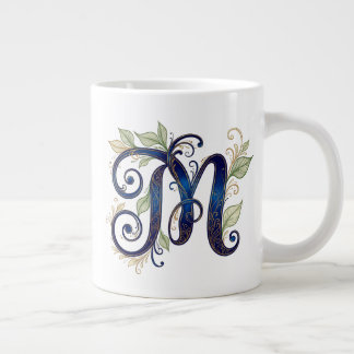 Kursives M – Elegantes Blau & Gold Monogramm Jumbo-Tasse