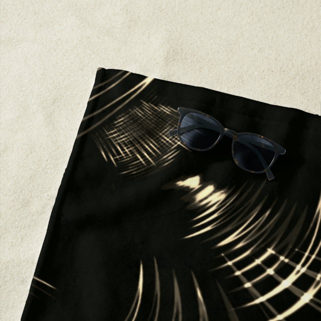 Kurven in Khaki-Farbe und dunklem Hintergrund Strandtuch (Beispiel)