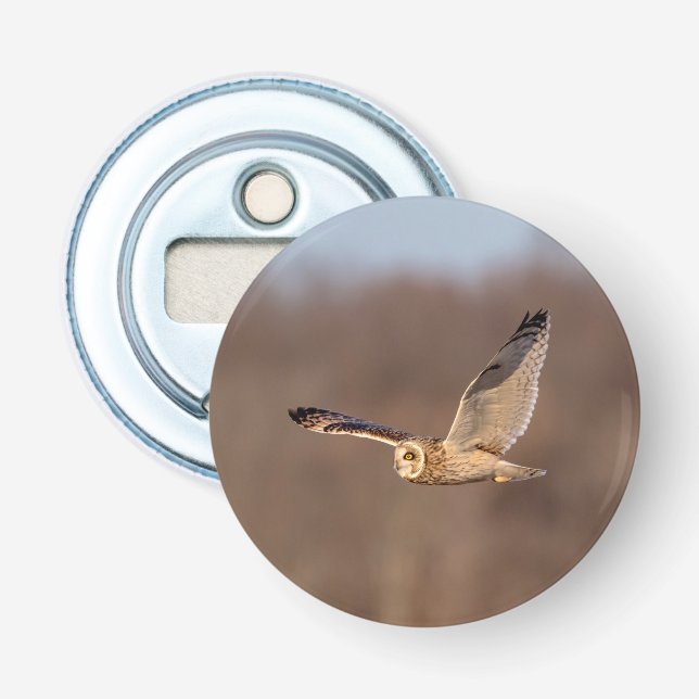 Kurze Eule im Flug Flaschenöffner (Vorderseite)