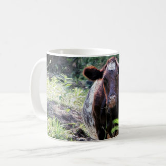 Kurzhornrind-Milchkuh, die in der Strom-Tasse Kaffeetasse
