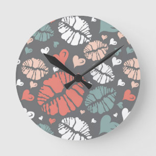 Kuss-Druck und Herz-Muster Runde Wanduhr