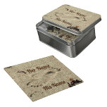 Kuss im sandiromantischen Personalisierte Puzzle<br><div class="desc">Zwei Fußspuren im Sand passen sich wie in einem leidenschaftlichen Kuss auf diesem einzigartigen Keepake-Puzzle an. Passen Sie mit den Namen der Liebhaber für eine wirklich einzigartige und romantische Hochzeit oder Jubiläumsgeschenk für ein Paar an. Es könnte eine perfekte Erinnerung für eine romantische Hochzeitsreise am Strand sein. Dieses Bild ist...</div>