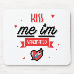 Küss mich, ich bin geimpft mousepad
