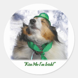Küss mich, ich bin Irin! Runder Aufkleber