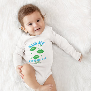 Küss mich, ich bin Kleeblatt Sweet! St. Patrick's Baby Strampler