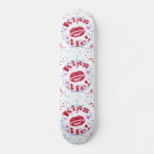 Küss mich! Rote Lippen mit Herz Skateboard