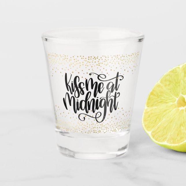 Küss mich um Mitternacht in den neuen Jahren Schnapsglas (Vorderseite)